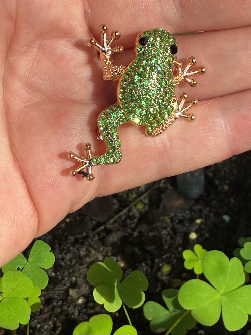 🐸 Gold-Tone Green Rhinestone Frog Pin Brooch- Reptile Habitat Accent